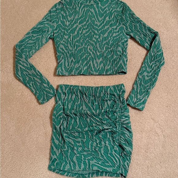 NWOT ZARA Jacquard Ruched Green Zebra Cropped Turtleneck and Skirt Set - Picture 11 of 16